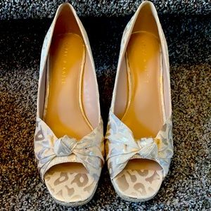 Kelly & Katie Ivala Wedge heel - Brand new in box